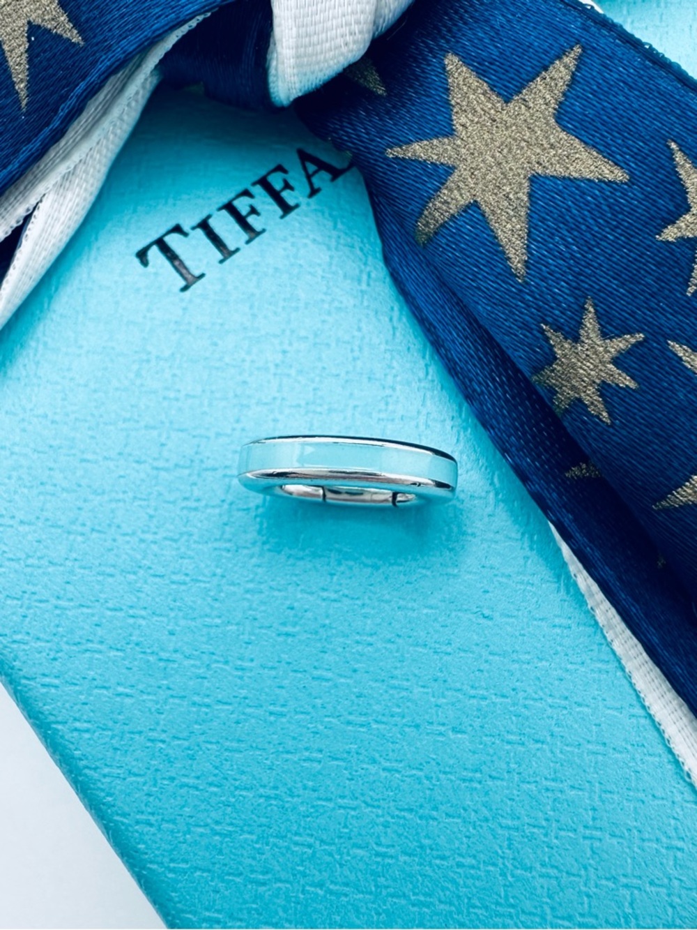 Tiffany & Co. Blue Enamel Clasping Link Oval Jump Ring in Sterling Silver